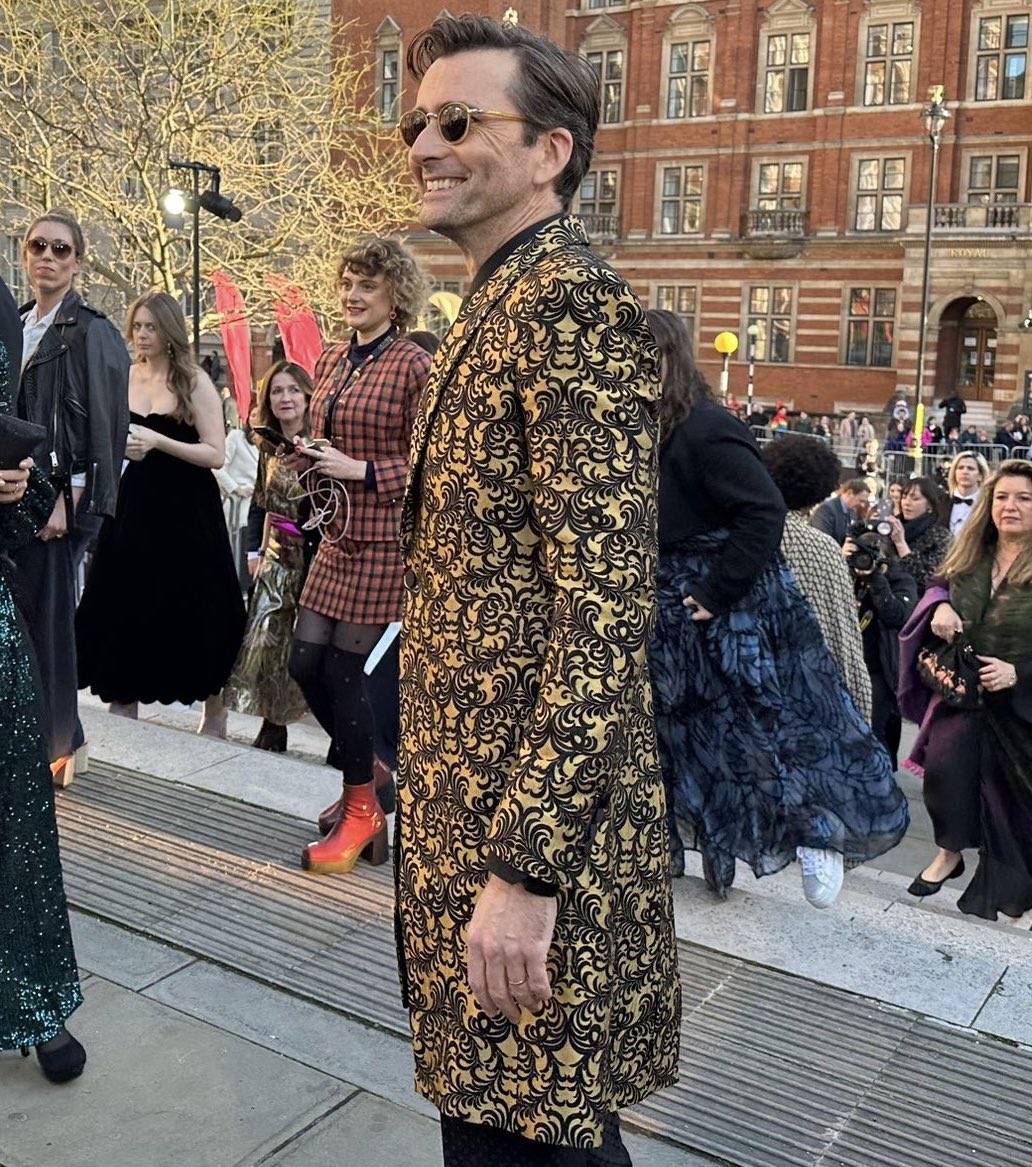 He looked so radiant here, the perfect combination of babygirl and dilf.