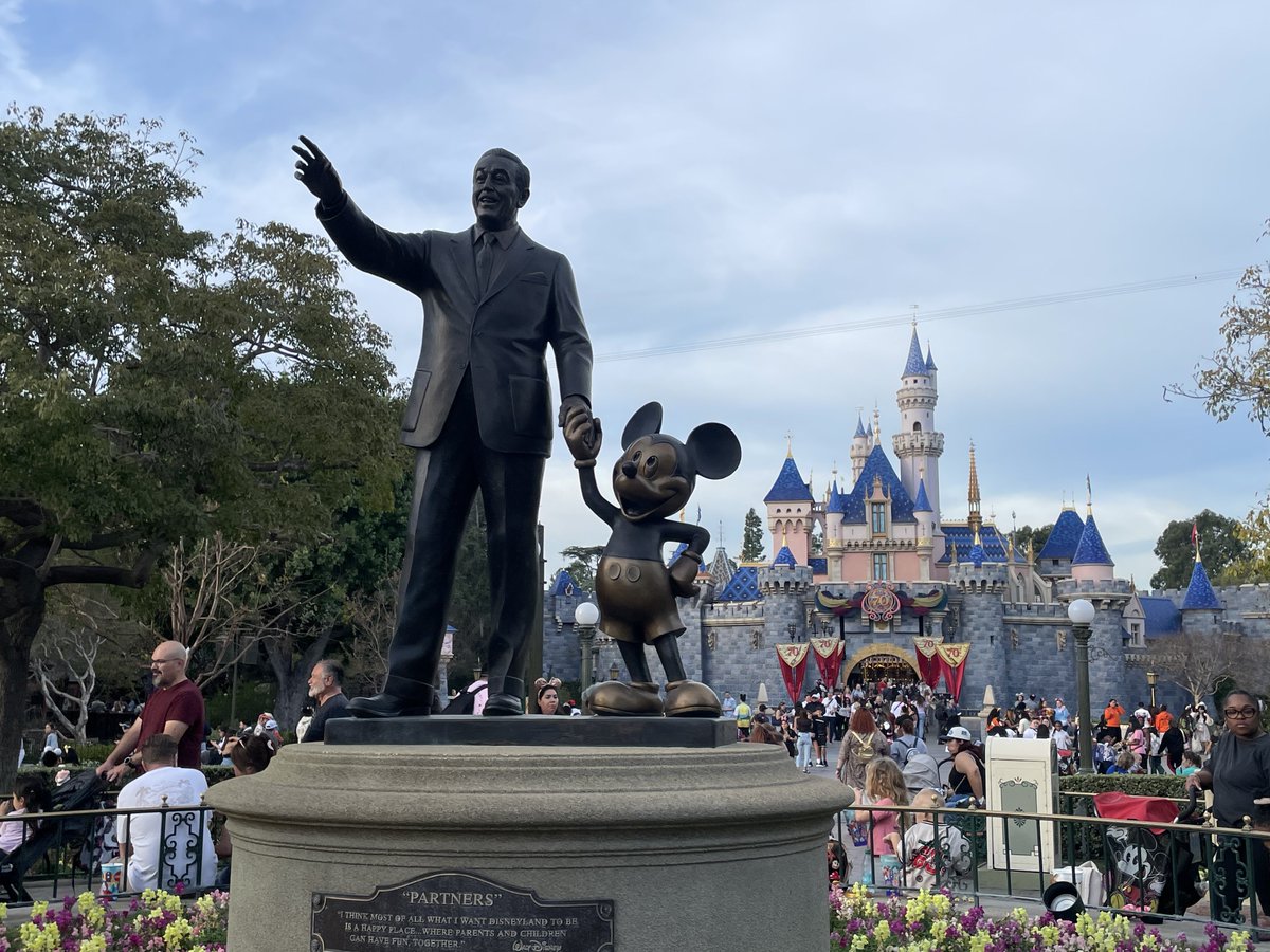 sameko71's tweet image. 夫の希望できょうはカリフォルニアディズニー