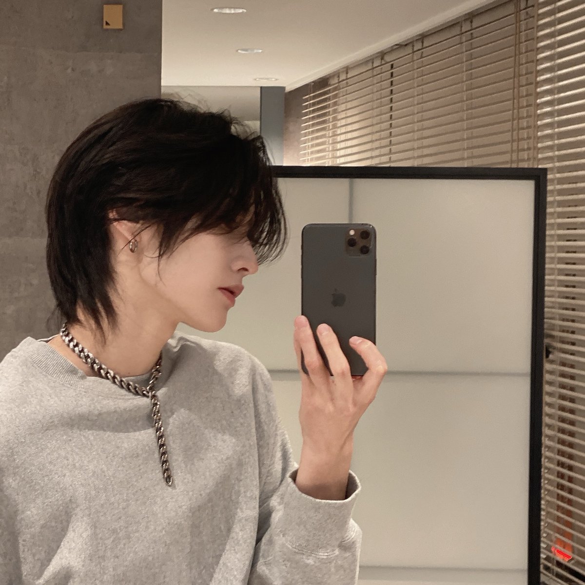 json_makes's tweet image. 激務リーマンでも最短で垢抜ける外見改善プロセス

・脳死で髪伸ばす(伸びてからセットで出社時はどうにかする)
・ナチュラルメイク、セットを習い、出社前に練習(最悪落とせる)
・月○万、と決めてボトックスやレーザー系治療を打つ、定期的にメンテ…