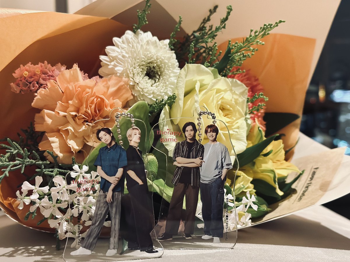 昨日は編集さんと打ち合わせのあと再び舞台セラピーゲームを観劇してきました！占い師さんの手相見る距離ツボすぎてだめでした…👁️🫲

誕生日のお祝いをしてくださった皆さま、本当にありがとうございました。あたたかなメッセージのおかげでとてもとても幸せな一日になりました🎁