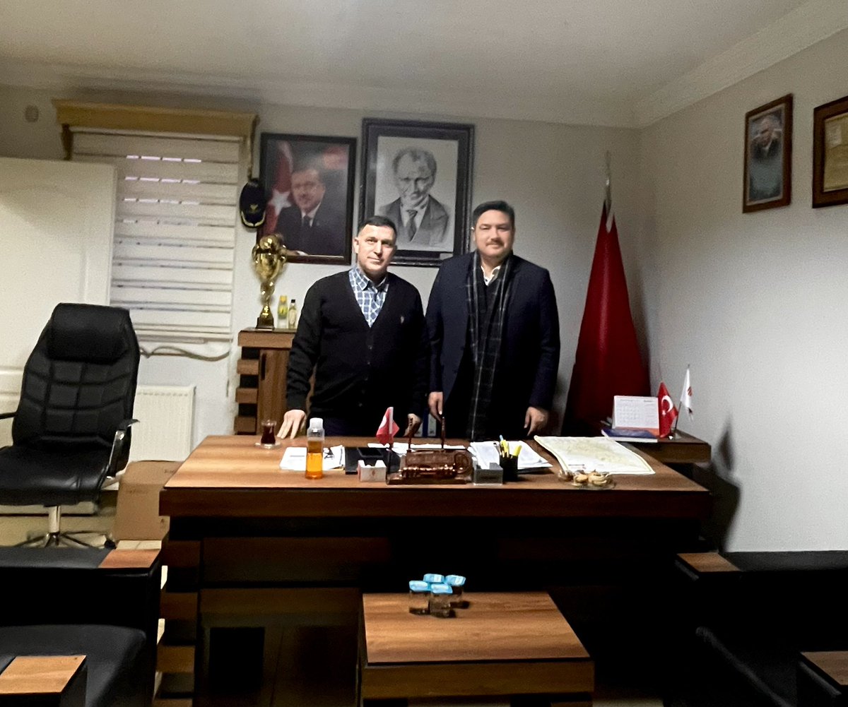 Ümraniye Adem Yavuz mahallesi muhtarımız sn. Muhammet Ali Çoruh beye nezaket ziyaretinde bulundum. 

Nazik misafirperverliği ve hoş sohbeti için çok teşekkür ediyorum.