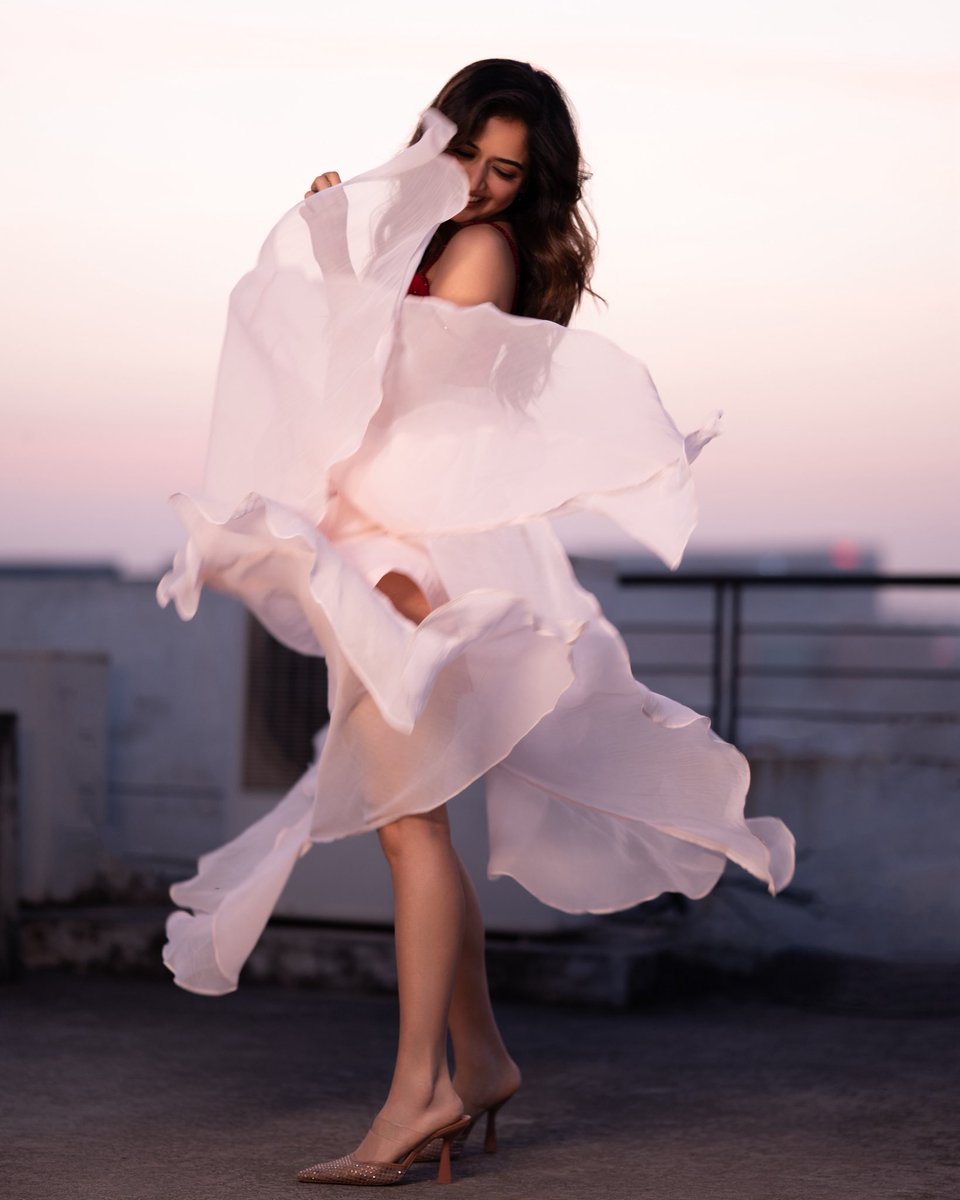 AshikaRanganath's tweet photo. 💫 https://t.co/zOPk5rTa6E