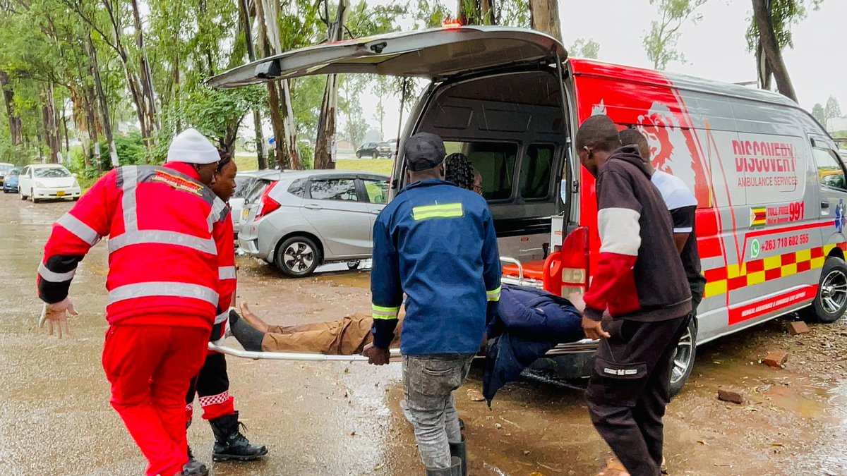 We remain focused on saving lives as we responded within 15 minutes to an accident in Harare. 

The accident occured near Bradford School, just after Tynwald turnoff.

🆘️Dial 991(Toll Free) In case of an emergency.
🚨🚑 Every Life Matters. Every Second Counts.