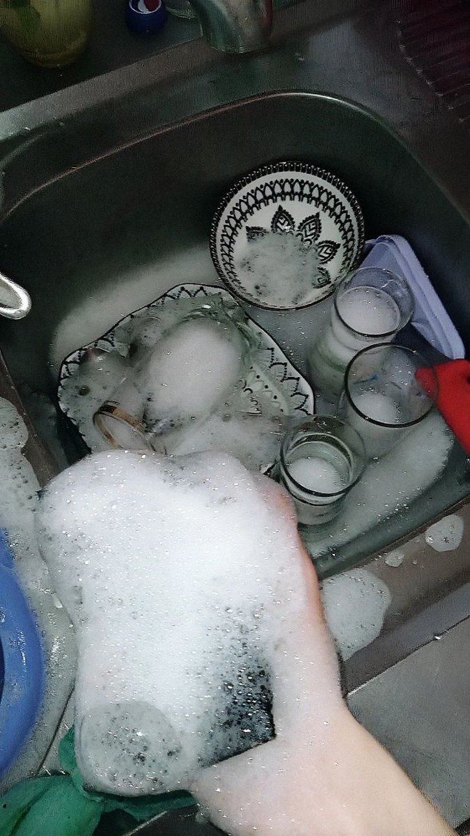 ھڪ دوست پيو ٻڌائي پاڪستان ۾ دوست ٽاھڻ ڏاڍو اسان آ
سو 💯 روپیہ ۾ 8 ساٿھي ٿا ملي وڃن
مون به چيو اھڙن ساٿھين جي ڪھڙي ضرورت جيڪي اولاد جا دشمن ھجن