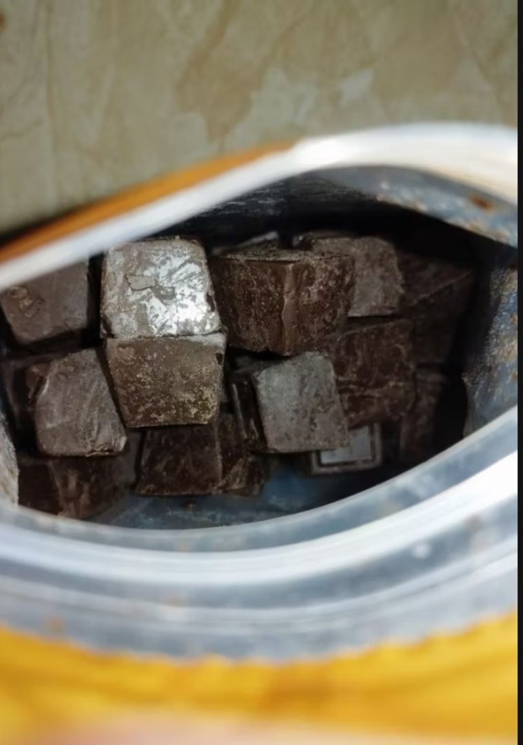 Pistachiojingga's tweet image. Indonesia masuk kedalam 3 besar produsen KAKAO terbesar didunia. Dengan sebagian KAKAO kita besarnya berasal dari Sulawesi dan Sumatera. Tapi, coklat lokal jarang bgt di HYPE. 

So, ini ada beberapa rekomendasi merek Lokal yang bisa kalian coba (selain SQ, Del**,  Cer**)🙌