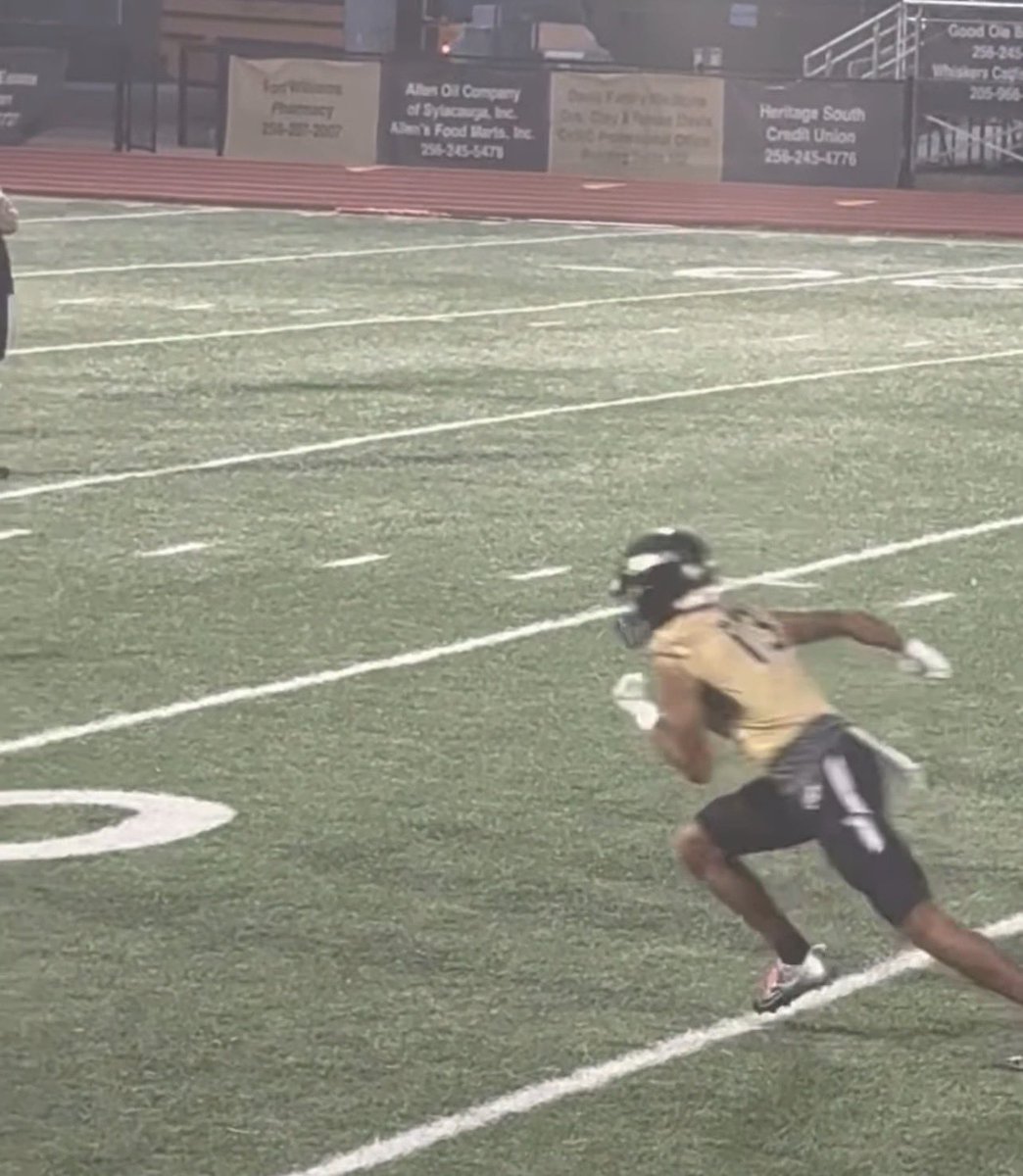 JacobDSwain's tweet photo. Posting football again cause why not🏈#football #bbcomer https://t.co/DKZyE8z3I2