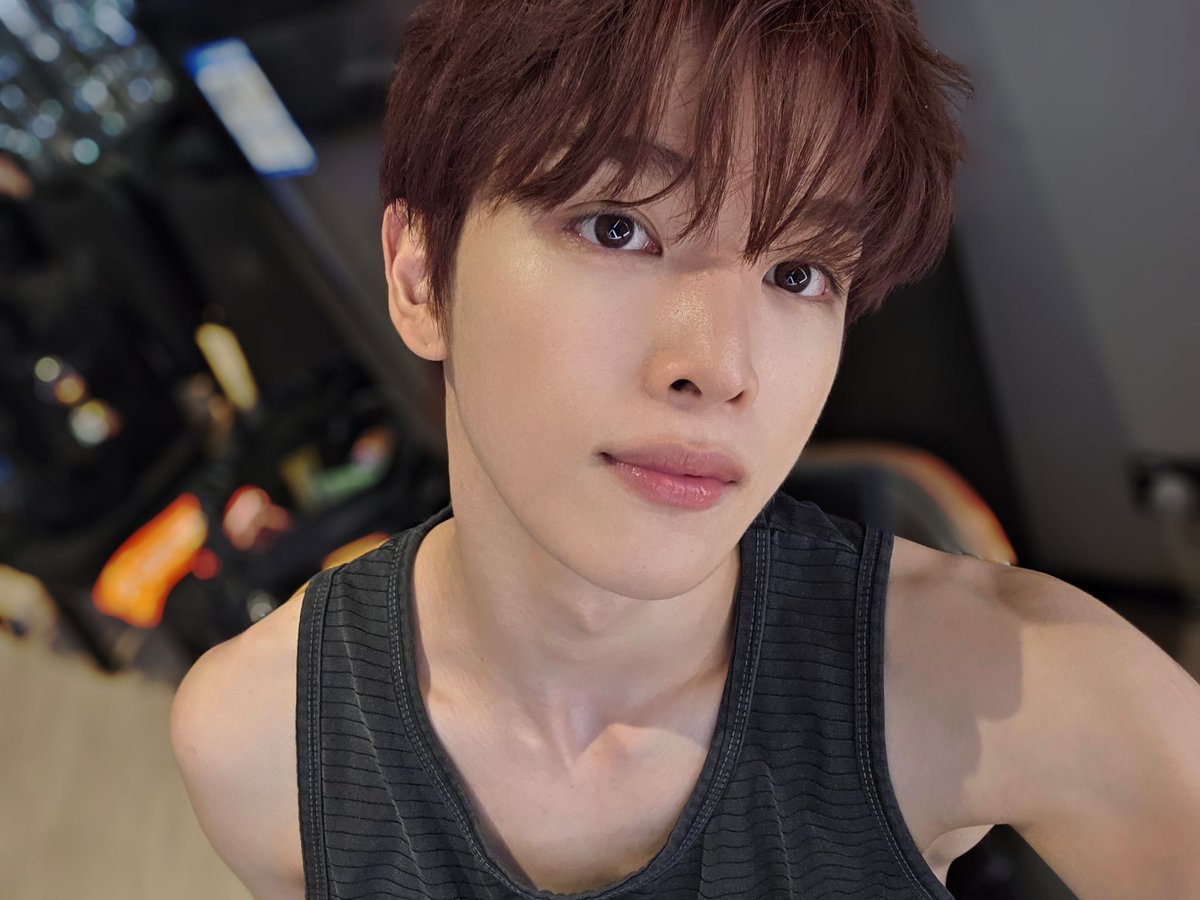 성찬 한창 이 각도 좋아했는데 !