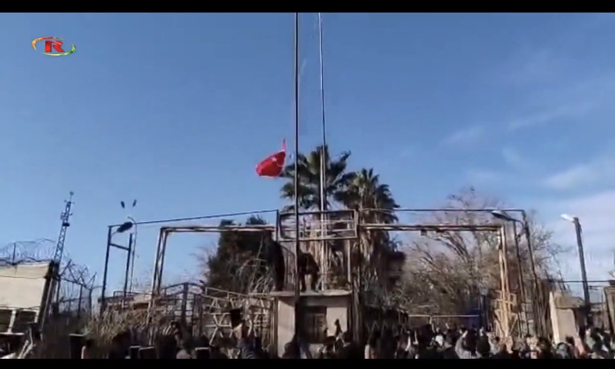 DEM PARTİ KAPATILMALIDIR!

Son eylemlerde de görüldü ki DEM Parti; devletin bağımsızlığı ile ülkenin ve milletin bölünmez bütünlüğüne aykırı tüm faaliyetlerin 'odağı' haline gelmiştir. Eğer "Devlet 'TEK'tir, ülke 'TÜM'dür, ulus 'BİR'dir" diyorsak; bu eşsiz pınarı kirleten