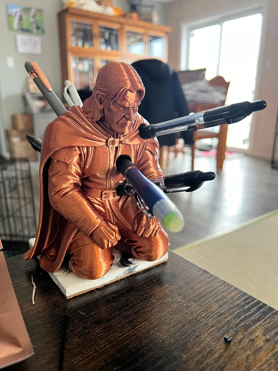Este portalápices de Boromir me acaba de DESTROZAR. 😢