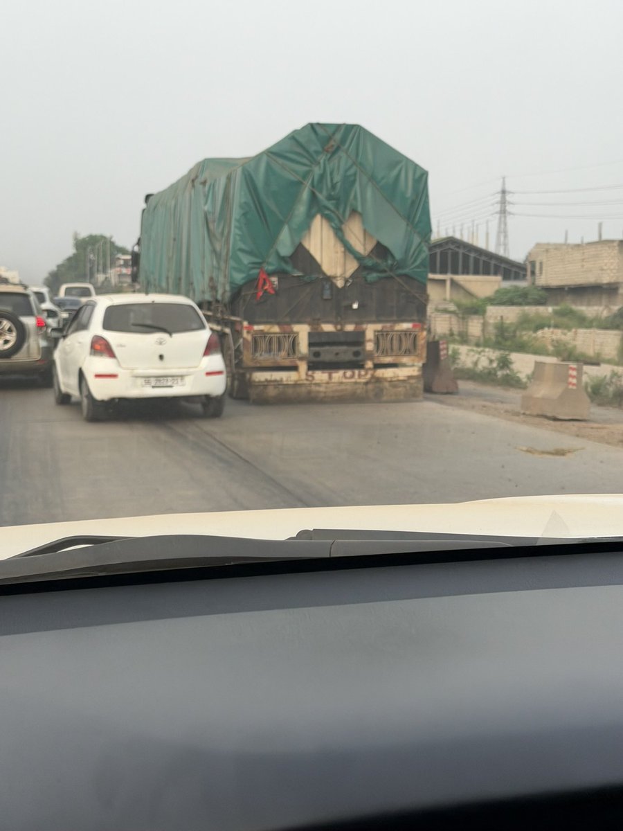 JimKinDav's tweet photo. @NRSAGhana @mrhgovgh @highwaysghana @Citi973 @GhPoliceService 
Please help removed this truck on the motorway broken down for well over 6days without any warning triangle. Tema-Accra bound side near East Legon overpass. https://t.co/LMJneAzfMf