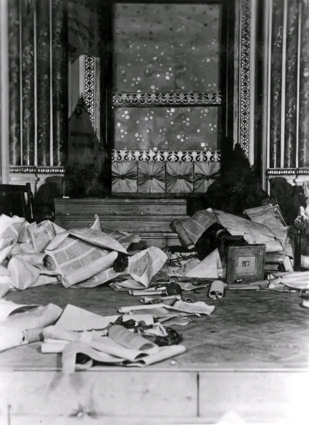 IsraelinRomania's tweet image. Astăzi comemorăm 85 de ani de la sângerosul #Pogrom #legionar din #București. 

În zilele de 21-23 ianuarie 1941, Capitala #României 🇷🇴 a devenit "Orașul Măcelului", așa cum a scris reporterul evreu Filip Brunea-Fox. 

La 21 ianuarie 1941 începeau trei zile de violențe extreme