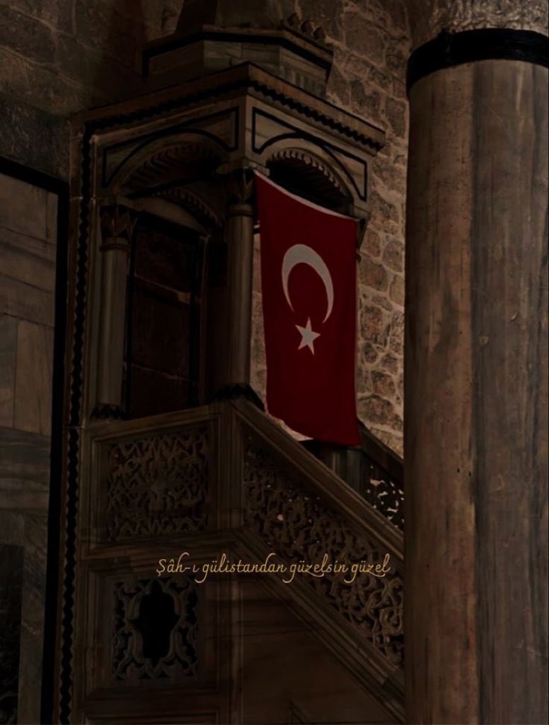 “Şâh-ı gülistândan güzelsin güzel.”
#BayrakNamustur