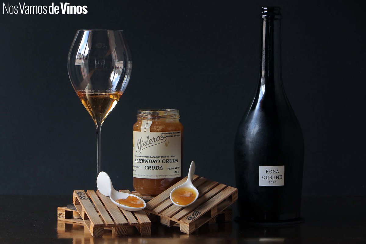 Rosa Cusiné 2020: ¿Te atreves a maridar cava con miel? nosvamosdevinos.com/rosa-cusine-20…