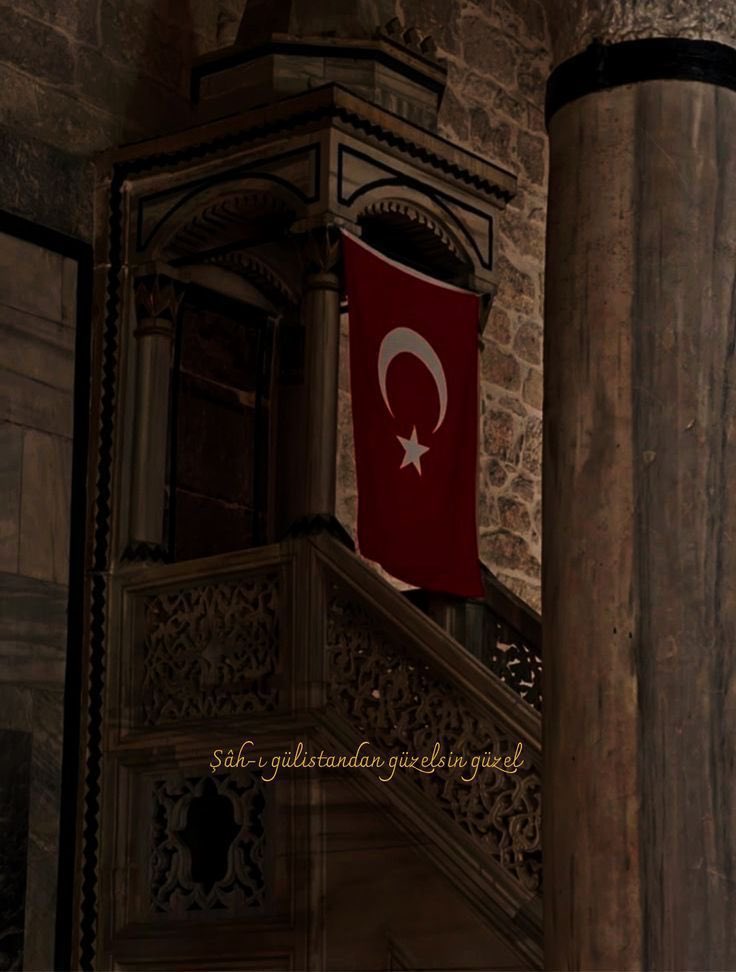 “Şâh-ı gülistândan güzelsin güzel.”
#BayrakNamustur