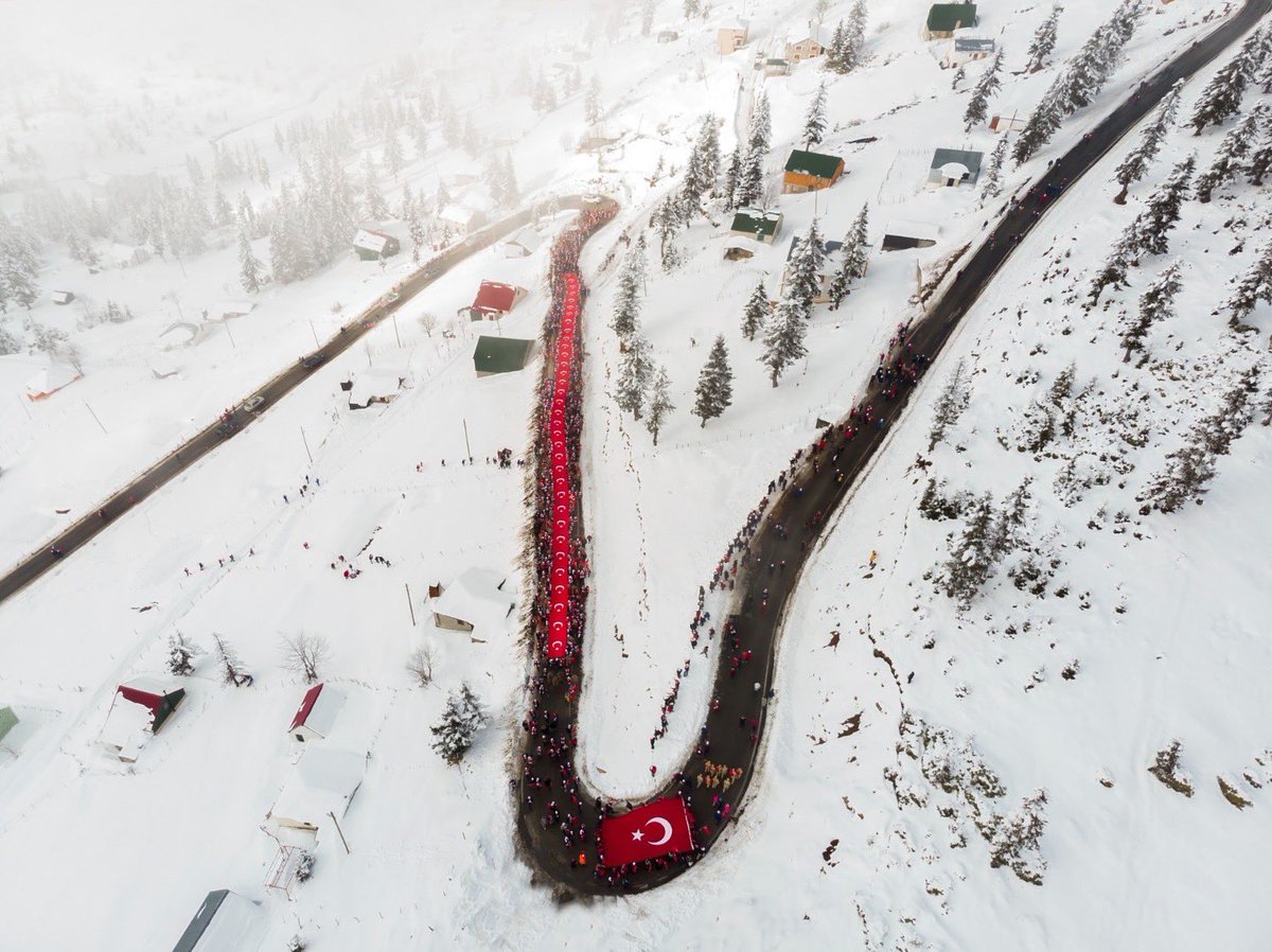 Türkiye Cumhuriyeti bayrağı, bu milletin onurudur.
Fotoğraf : <a href="/ertugrulbastan/">Ertuğrul BAŞTAN</a> 
#sisdağıyaylası #trabzon #travelphotography #gotrabzon