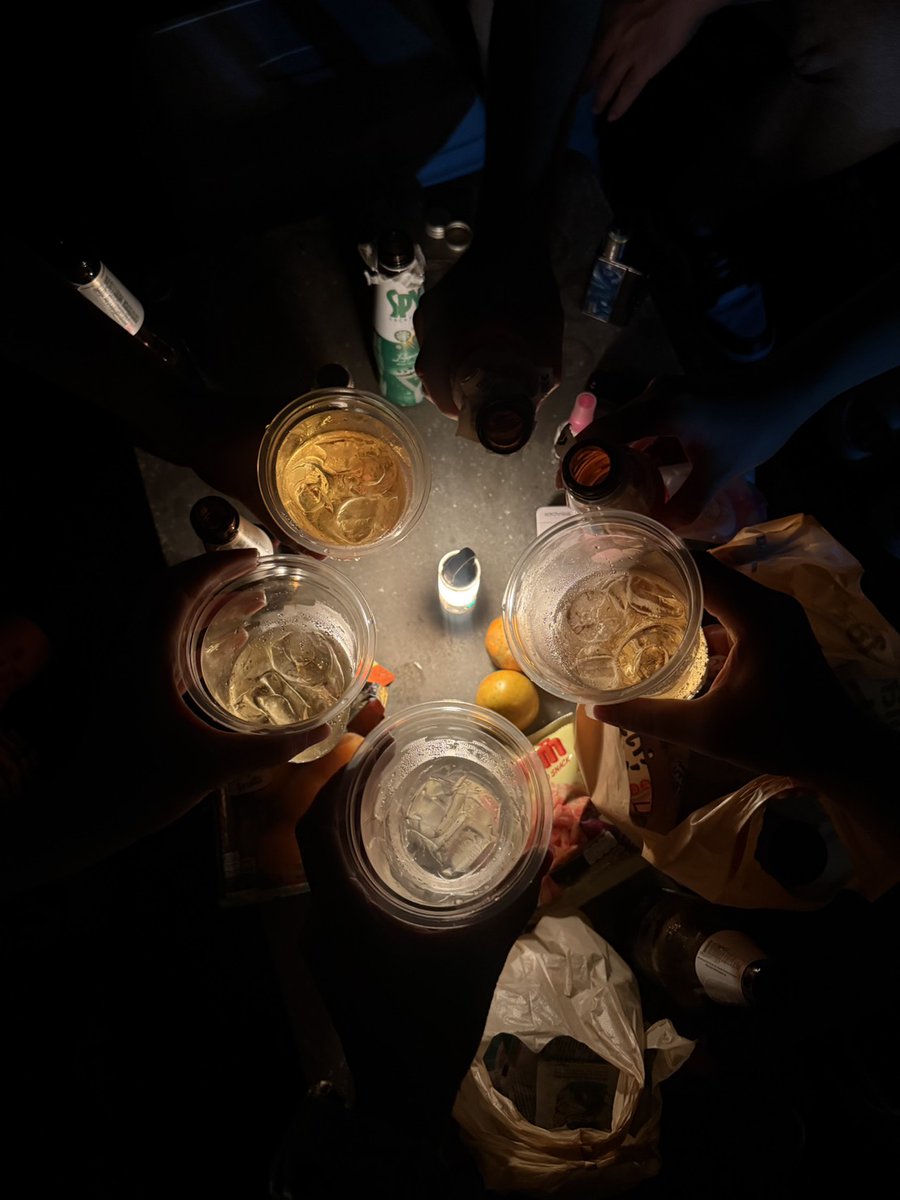 เมื่อวานหานัดไปแคมป์ปิ้ง/ไปแช่น้ำอุ่น สรุปพากันมาจบที่นั้งชิลเอ้าดอร์ริมน้ำ เล่าเรื่องผี 👻ตอนเที่ยงคืน อยากจะ Crazy 🤣😂
นั้งชิล 6 คน กับยุงอีก 8 ล้านตัว😵‍💫
<a href="/nospeakSW/">SW Nazaa</a> 
<a href="/RCouplesstory/">Real couples</a>