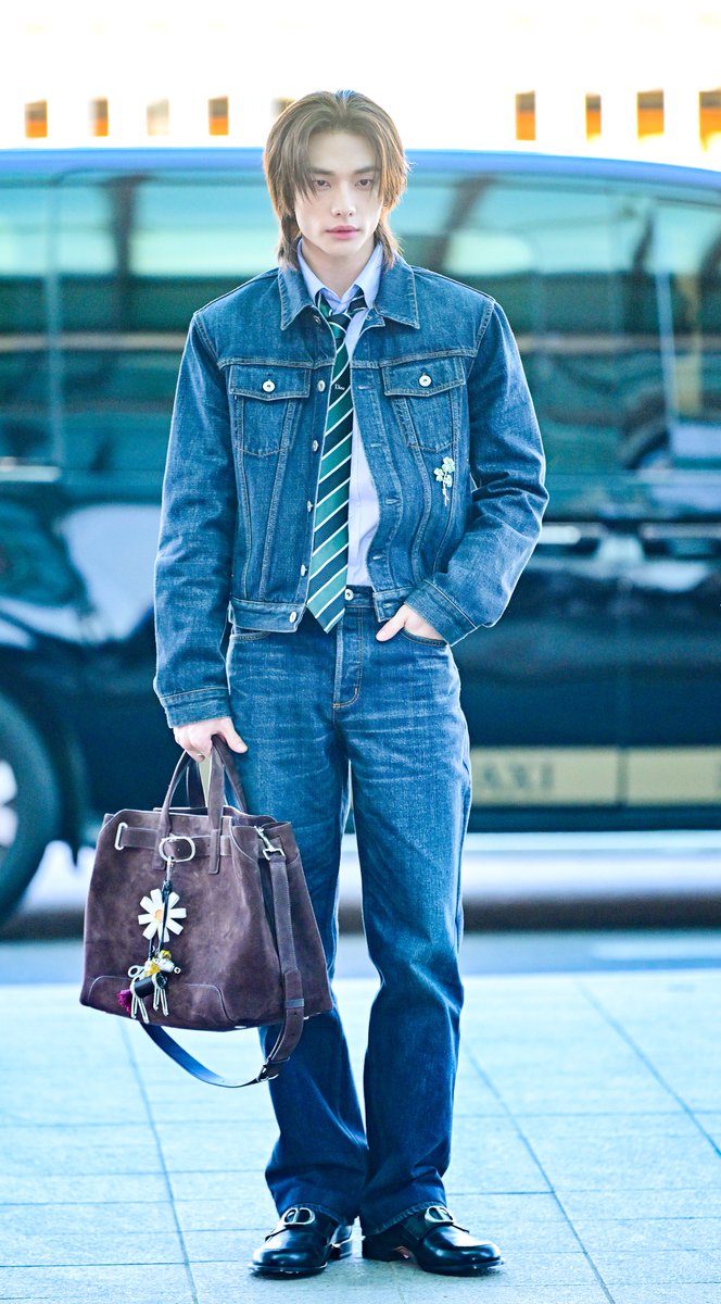 #StrayKids #ヒョンジン が「ディオール」2026-27年ウィンター メンズ コレクション ショーへ参加するため、パリへ。

▼【空港ファッション】着用情報はこちら
bit.ly/49KbNvg

#DiorWinter26 #HYUNJINxDIOR #현진