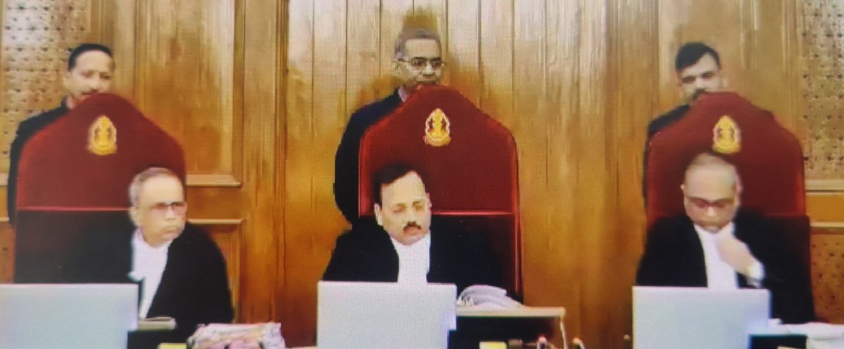 barandbench's tweet image. Commission for Air Quality Management submits a detailed report suggesting long term measures to combat the issue of Delhi Air Pollution 

ASG Aishwarya Bhati appears for the CAQM

#delhipollution #SupremeCourt