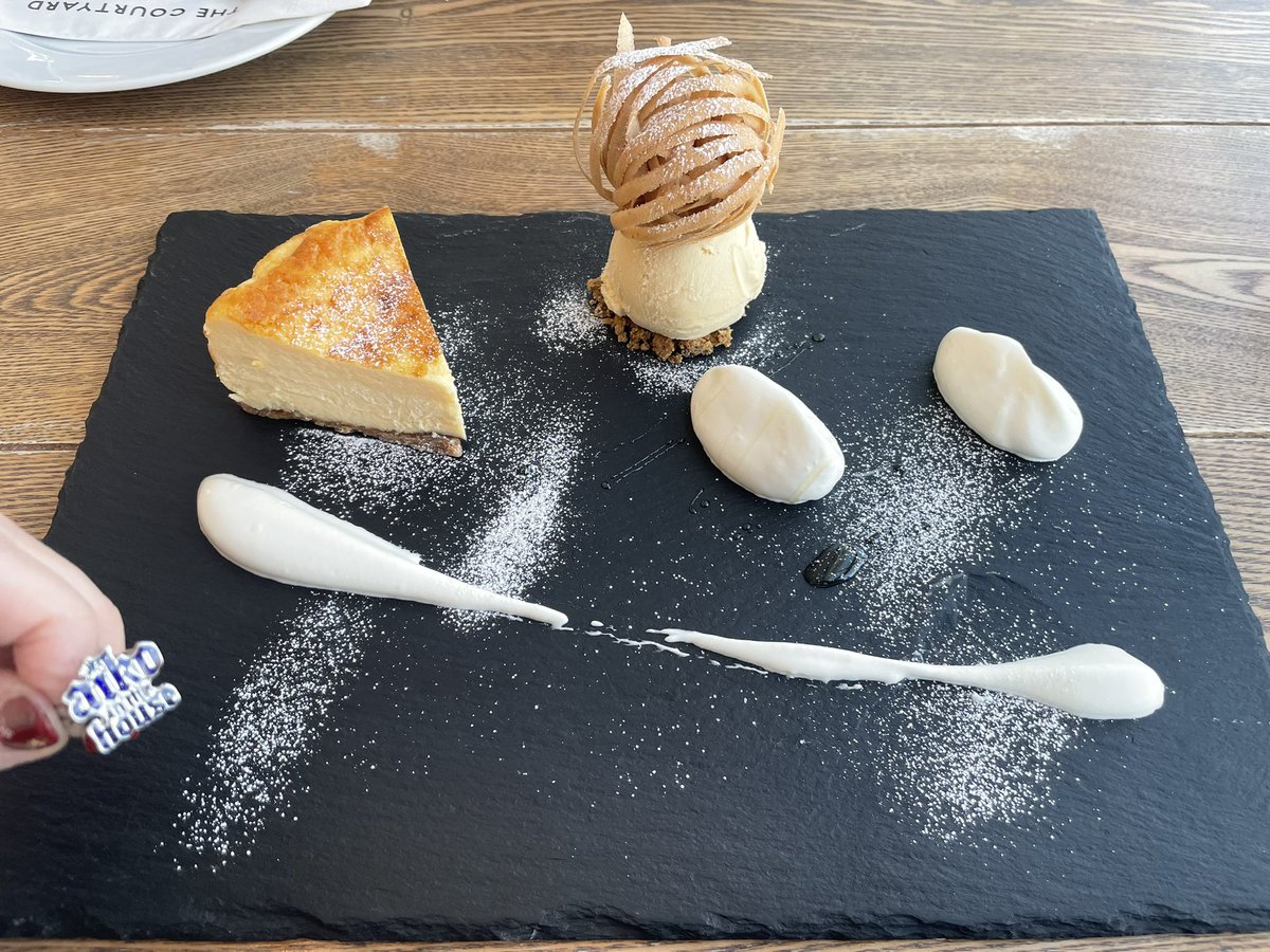 Saya53338696's tweet photo. オサレデザート食びた!
今から向かう!!
#nicoe
#LLP25 https://t.co/0bxpY0YBZs