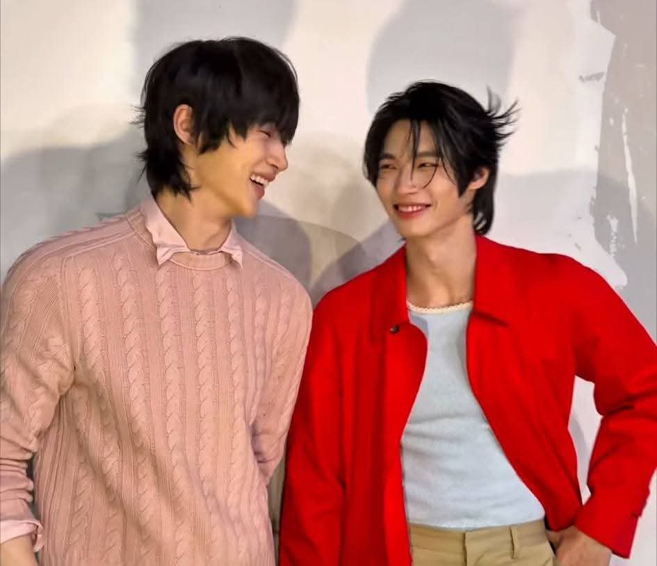 Bunny_peachy's tweet image. พี่อูซอกกับวินเมมุมนี้คือ พี่น้องเว่อ!!เค้ายิ้มเหมือนกันเลยอะ รูปนี้อิมแพคมากกก ถึงแม้จะจัดที่มิลาน จบ555