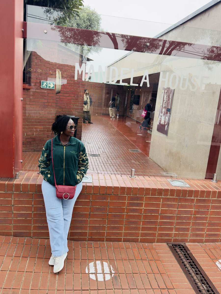 bonitaonsafari's tweet image. Ukienda Joburg solo, book a full day hop on hop off red bus. Ni around Ksh 6,000. I booked online. Utazungushwa Johannesburg yote!!!! Hadi Soweto. If you feel an attraction has impressed you, you stay back, explore, and wait for the next red bus to pick you. #Soweto