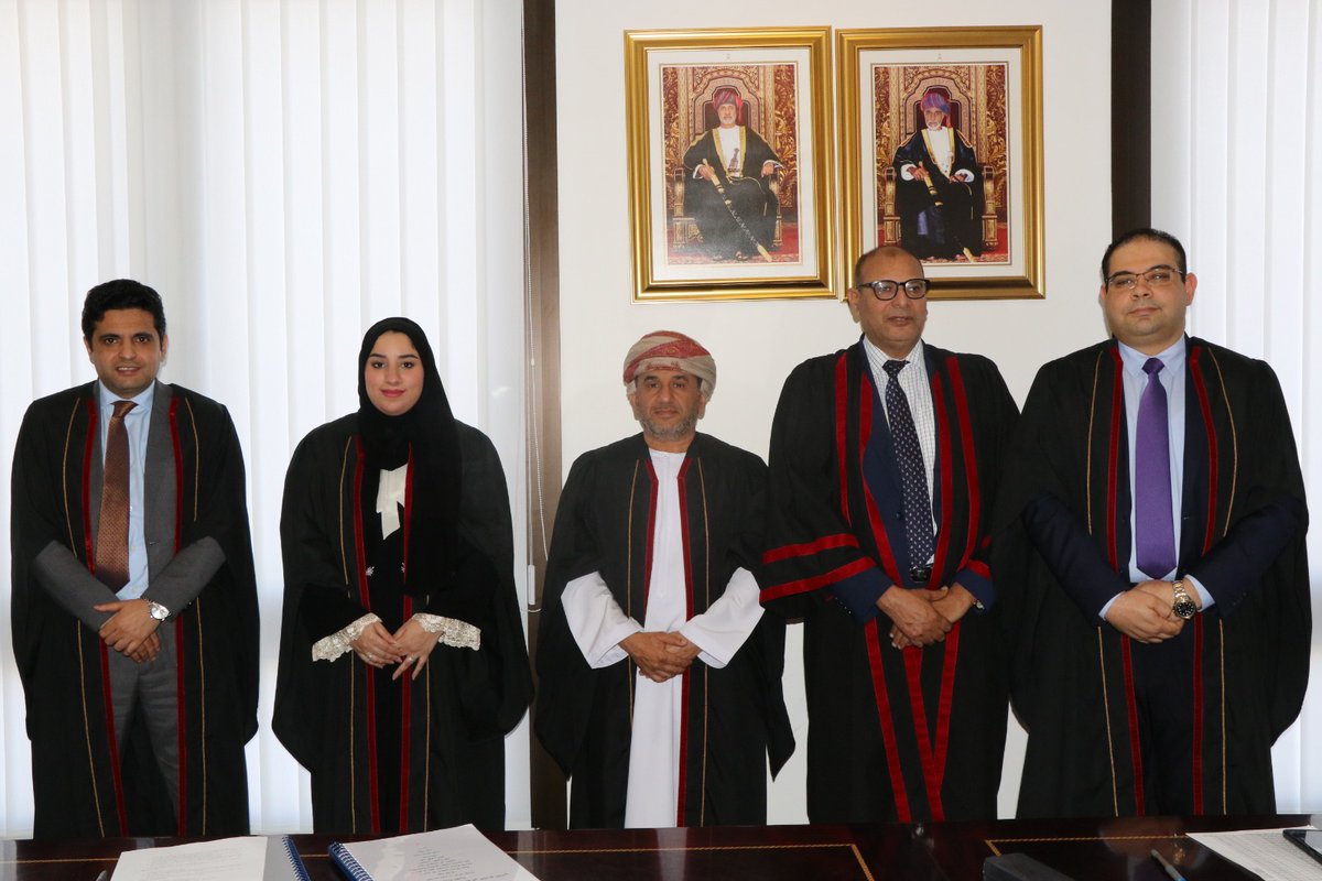 كلية الحقوق tweet media