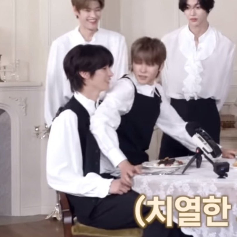 kimtonosaur's tweet image. นั่งตัก นอนตัก ขี่หลัง จุ้บแก้ม ต้นพิ้งเหมาหมด