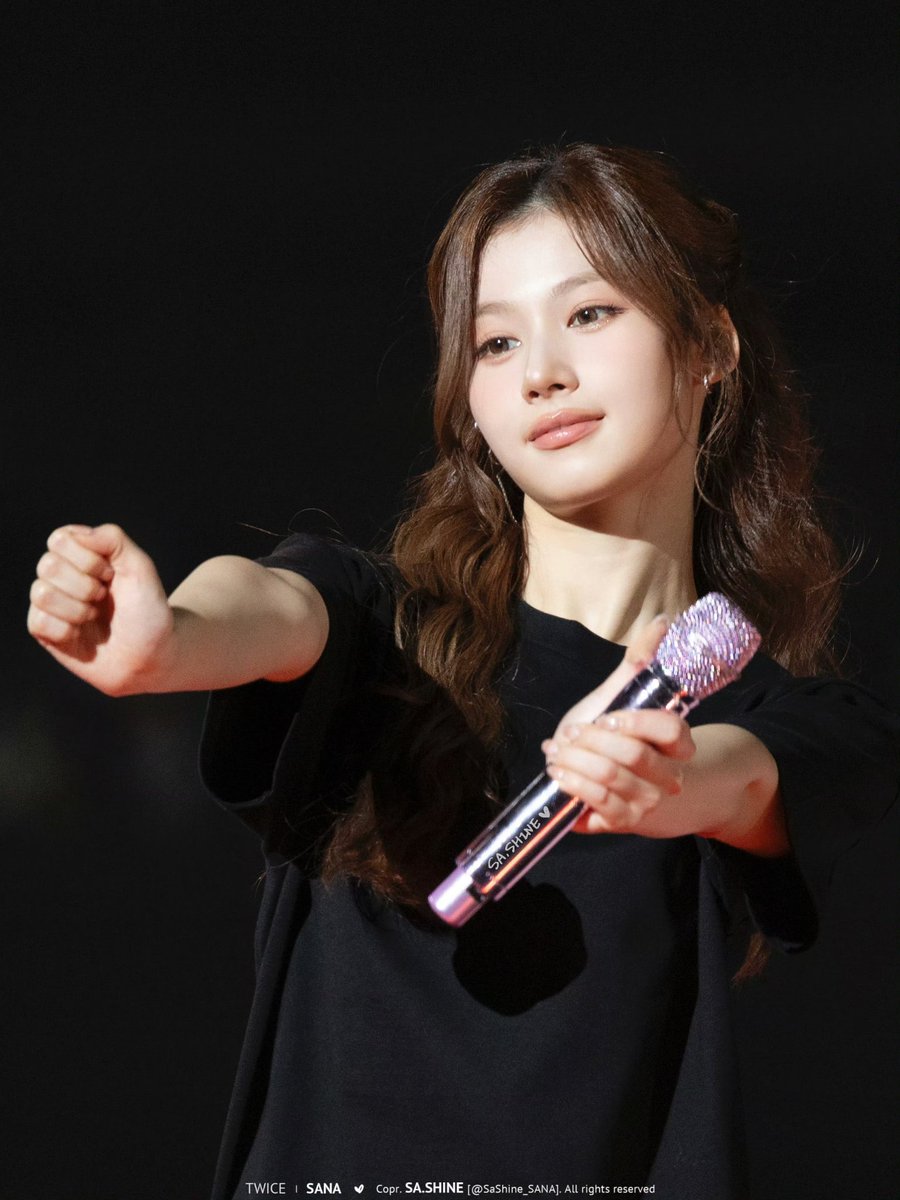SaShine_SANA's tweet image. 251206 THIS IS FOR IN HONG KONG D1

👶🏻💕

#트와이스 #사나 #TWICE #SANA #サナ