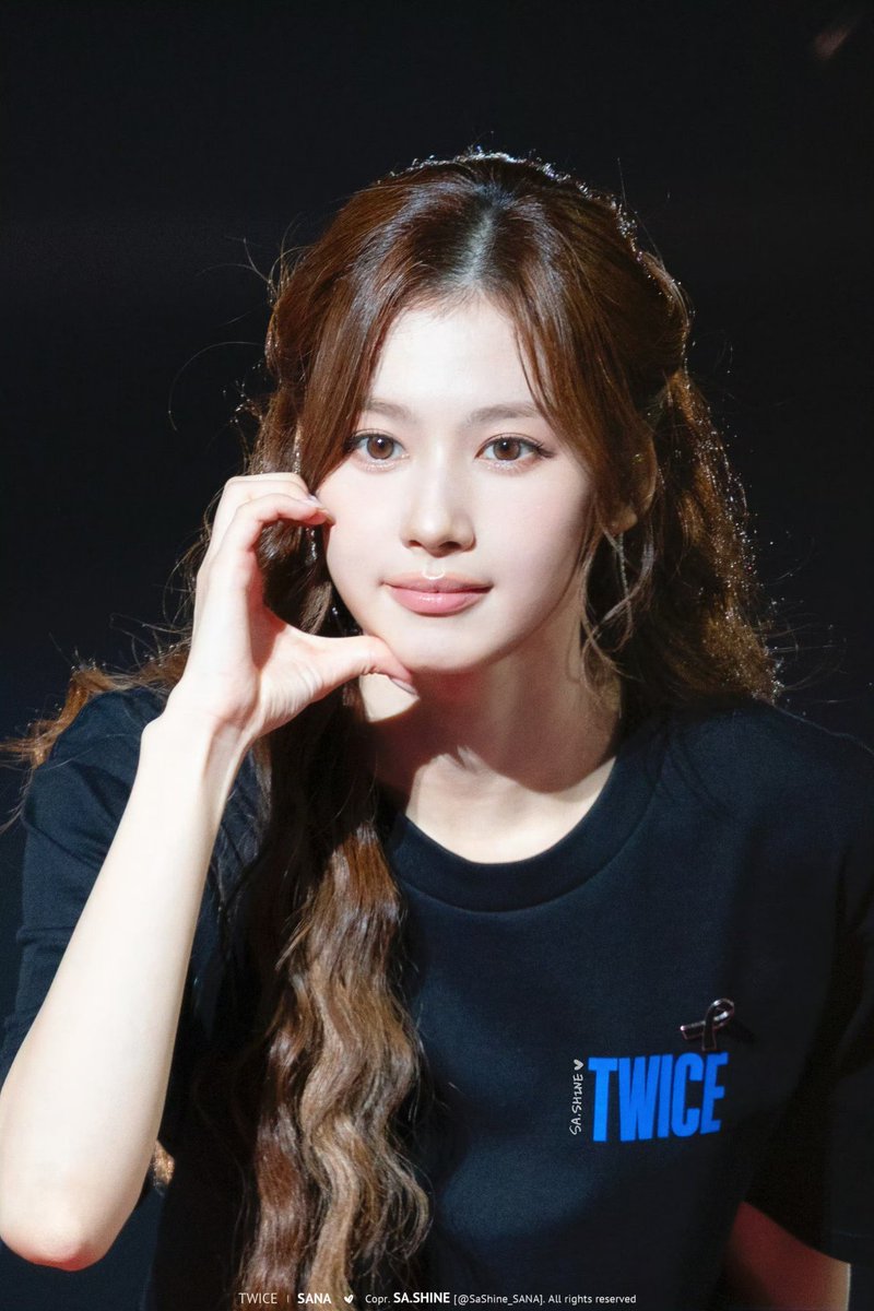 SaShine_SANA's tweet image. 251206 THIS IS FOR IN HONG KONG D1

👶🏻💕

#트와이스 #사나 #TWICE #SANA #サナ