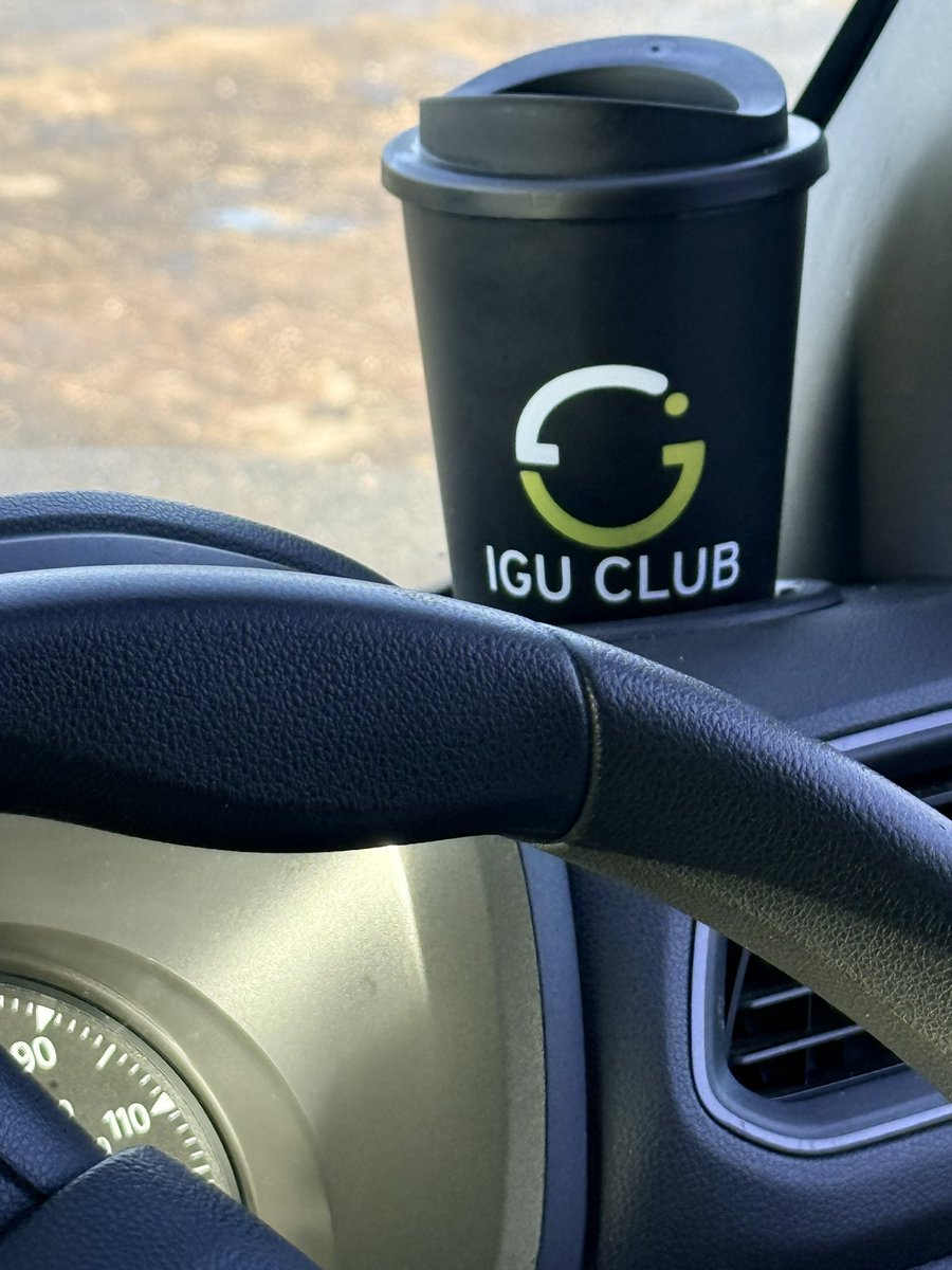 Blinds IN Glass 🟨 tweet media