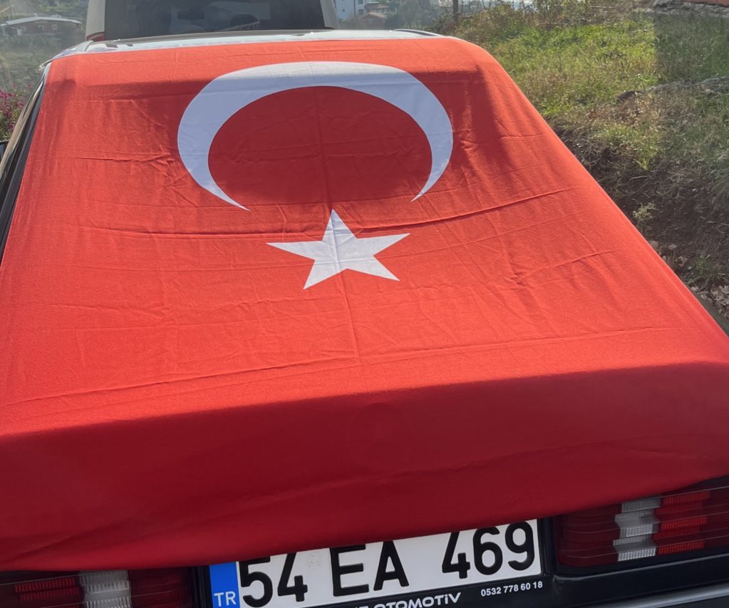 emre__5461's tweet photo. Ekmeğini yediğin toprağa , altında yaşadığın sancağa ihanet edemezsin !

#Türkiye #Bayrak #BayrakNamustur https://t.co/tunpYWYPlc