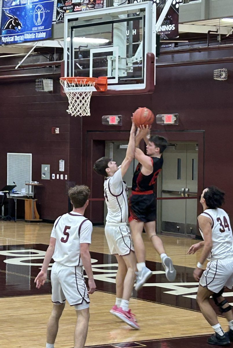 BrettMA's tweet photo. 6’9” class of ‘27 Justin Briscoe with the block! https://t.co/Kx1ERNdmmQ