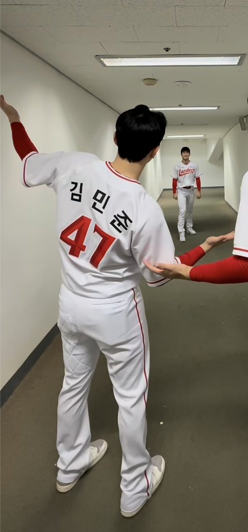 tuucom181920's tweet photo. 김성욱 번호바꿨다더니 김민준이 65번에서 47번으로 바꿧나봄!! https://t.co/ZE3AzvBfV7
