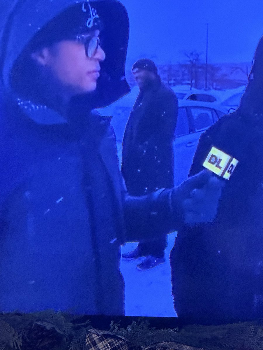 RLea35's tweet photo. My husband asked if Don Lemon realizes his logo looks like the Dollar General logo 😂 @KeithMalinak https://t.co/c0RGSAPtv0