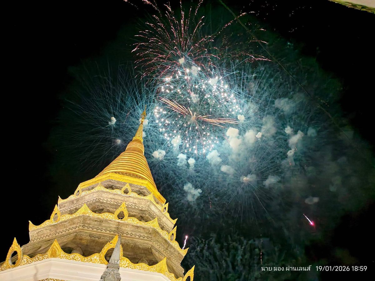 karma_trust_'s tweet image. พลุงานพระราชทานเพลิงศพหลวงปู่ไพบูลย์ สุมังคโล ทำถึงมาก สวยมาก งานทุกอย่างจัดได้ยอดเยี่ยมสวยยิ่งใหญ่อลังการ สมพระเกียรติหลวงปู่จริงๆ
ภาพจาก นายมอง ผ่านเลนส์