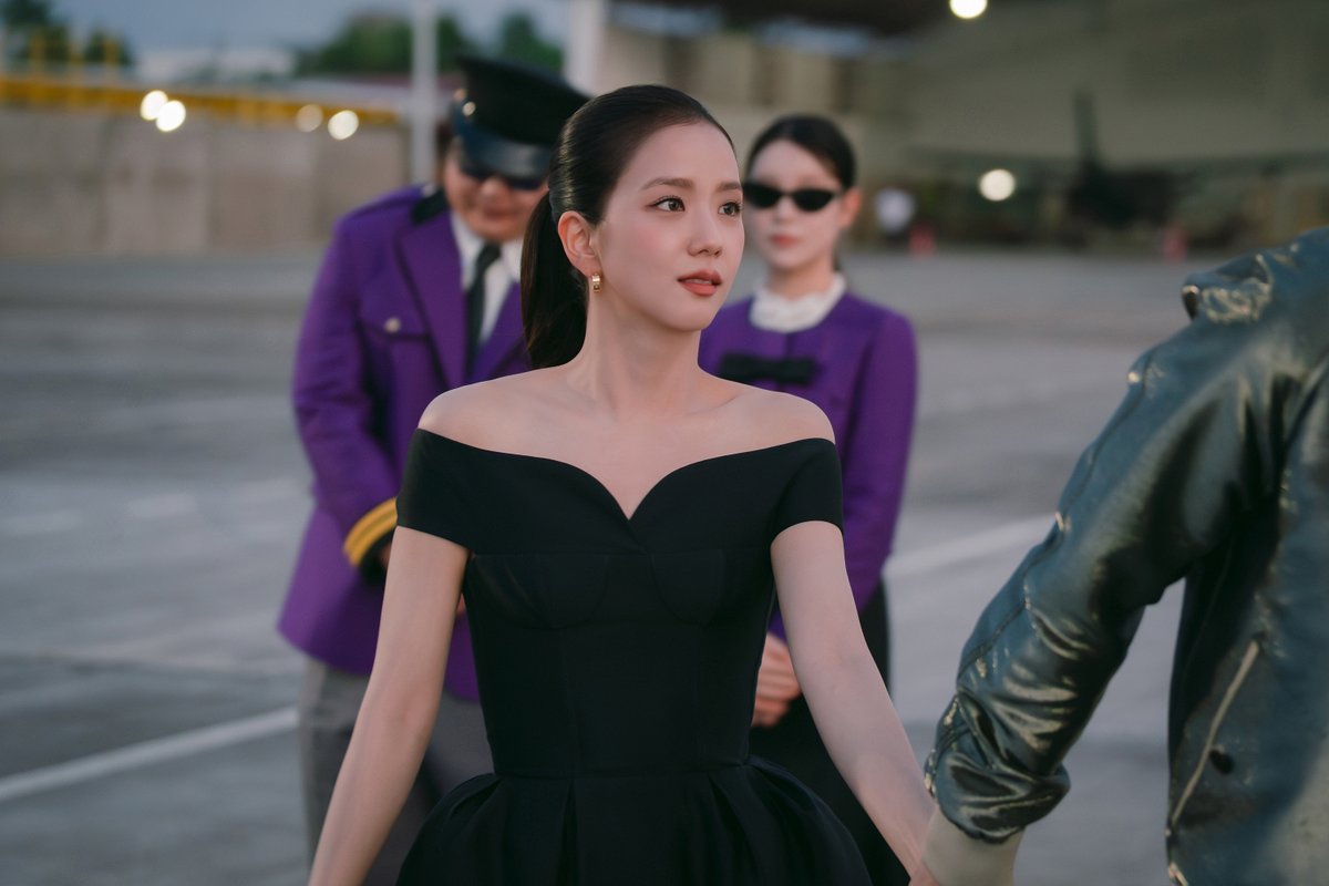 Netflix_PH's tweet photo. What happens when a webtoon producer lives out the dating sim of her dreams? 💘 Find out on Boyfriend on Demand, starring Jisoo and Seo In-guk! 

#WhatNext #Netflix2026 #KContent https://t.co/8z6voKn8Q0