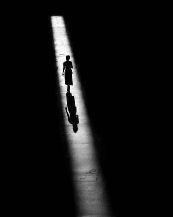 "Todos estamos rotos... 
               así es como entra la luz."

         - Ernest Hemingway