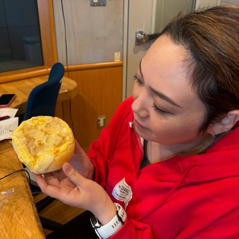 寒い夜こそ #FMヨコハマ 1月21日（水）深夜12時〜
#なかの綾 #今夜もおきばりさん
今夜もかなりホットなラインナップでお届け
🌛長者町フライデーでのライブでなんと？！
🍞ポンパドウルの新作パン試食ご紹介
🌛 ＃昭和歌謡 の名曲、今夜は何を生歌で？
お忘れなく⏬
radiko.jp/share/?sid=YFM… #radiko