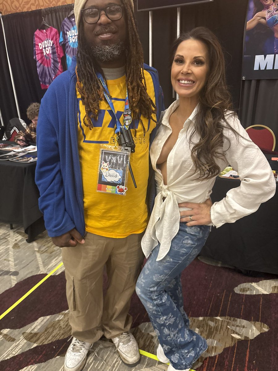 INCOGKNEEGR0W's tweet image. Got to meet former @WWE Diva @MickieJames at #NWAComicom #northwestarkansas #comicon #mickiejames