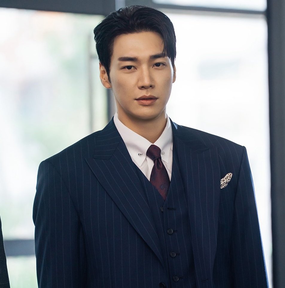 hallyuforums's tweet photo. #KimYoungKwang and #ChaeSooBin's first look from Netflix’s #ChargeMeUp!

#HallyuForums #Hallyu #KDrama https://t.co/unzSUJPeQ0