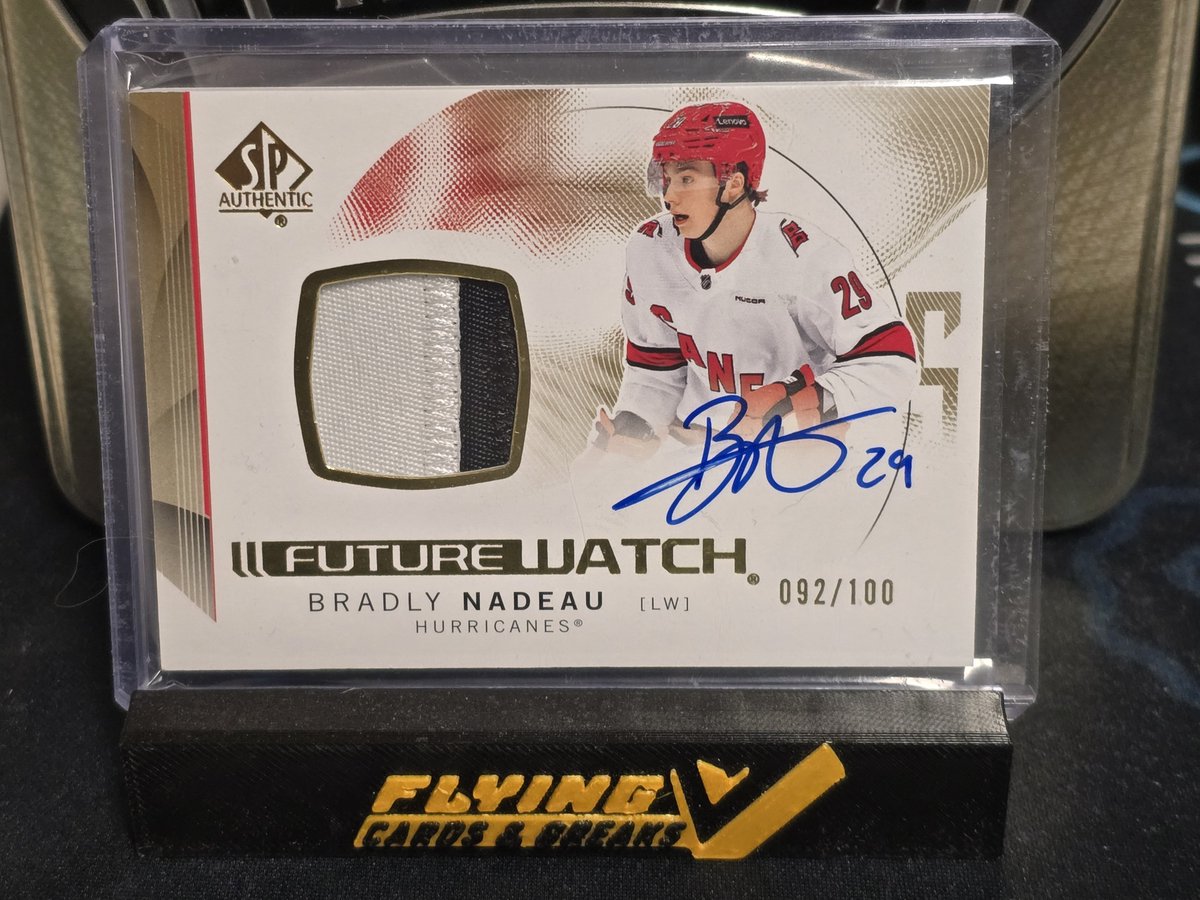 FlyingVCards's tweet image. Very nice trade mailday came in today 👌 

The #WayneGretzky is a beauty!! 🔥 Really digging this new Engrained @UpperDeckSports release!

As always, if anything you see is of interest, shoot me a DM 😃 

#FlyingVCards