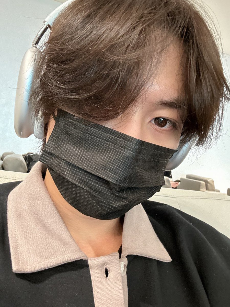 10know25's tweet image. 공항룩이란 건 진짜 변하지 않는거구나