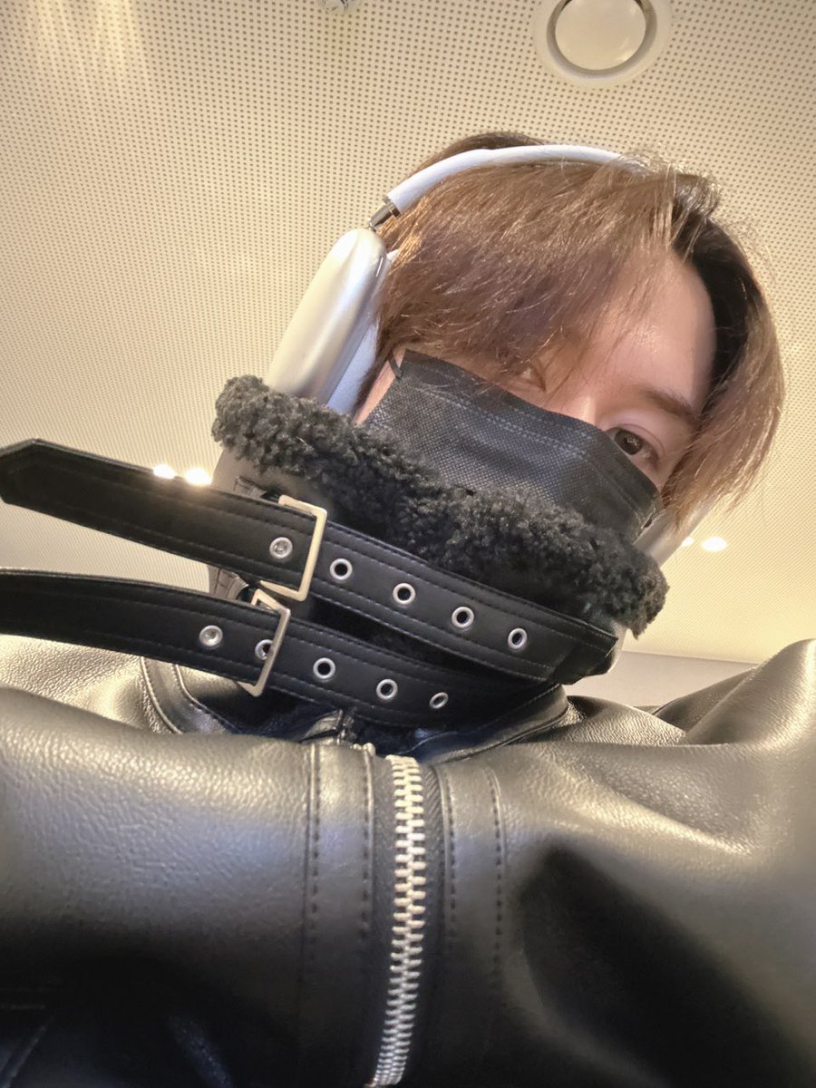 10know25's tweet image. 공항룩이란 건 진짜 변하지 않는거구나