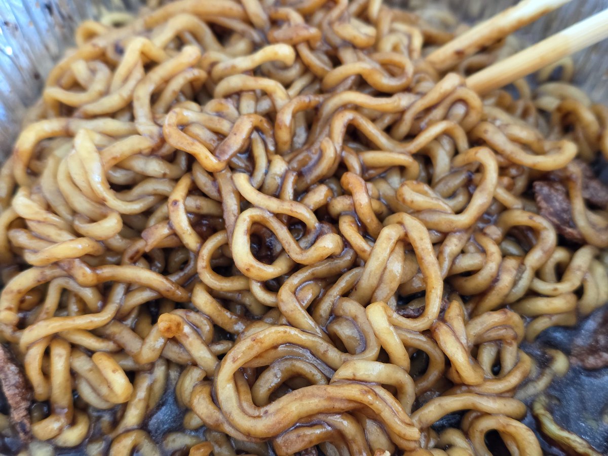 red5rangee's tweet image. 짜파게티블랙! 오랜만에 먹어봤는데
후레이크랑 같이 끓이는거 까묵어서 물에 면만 끓였지뭐에요.. 그래도 맛있닼ㅋㅋ
담엔 실패하지 말아야지...