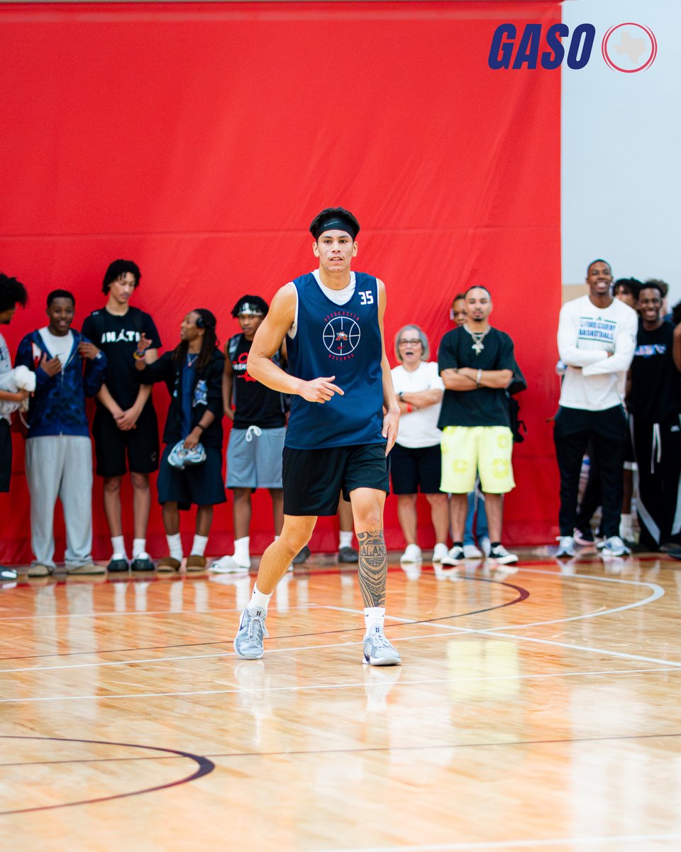 iFilmHoopers's tweet image. More Tuesday Night Stream Thoughts.. 💭💻

Atascocita (@AHS_Eagle_BBall) is explosive in transition. I LOVE the line-up with @SalanoaZayson &amp;amp; @anthonykey_24 

Georgetown East View (@EV_Hoops) doesn’t overwhelm you with size and athleticism, but they attack gaps and cut off of…