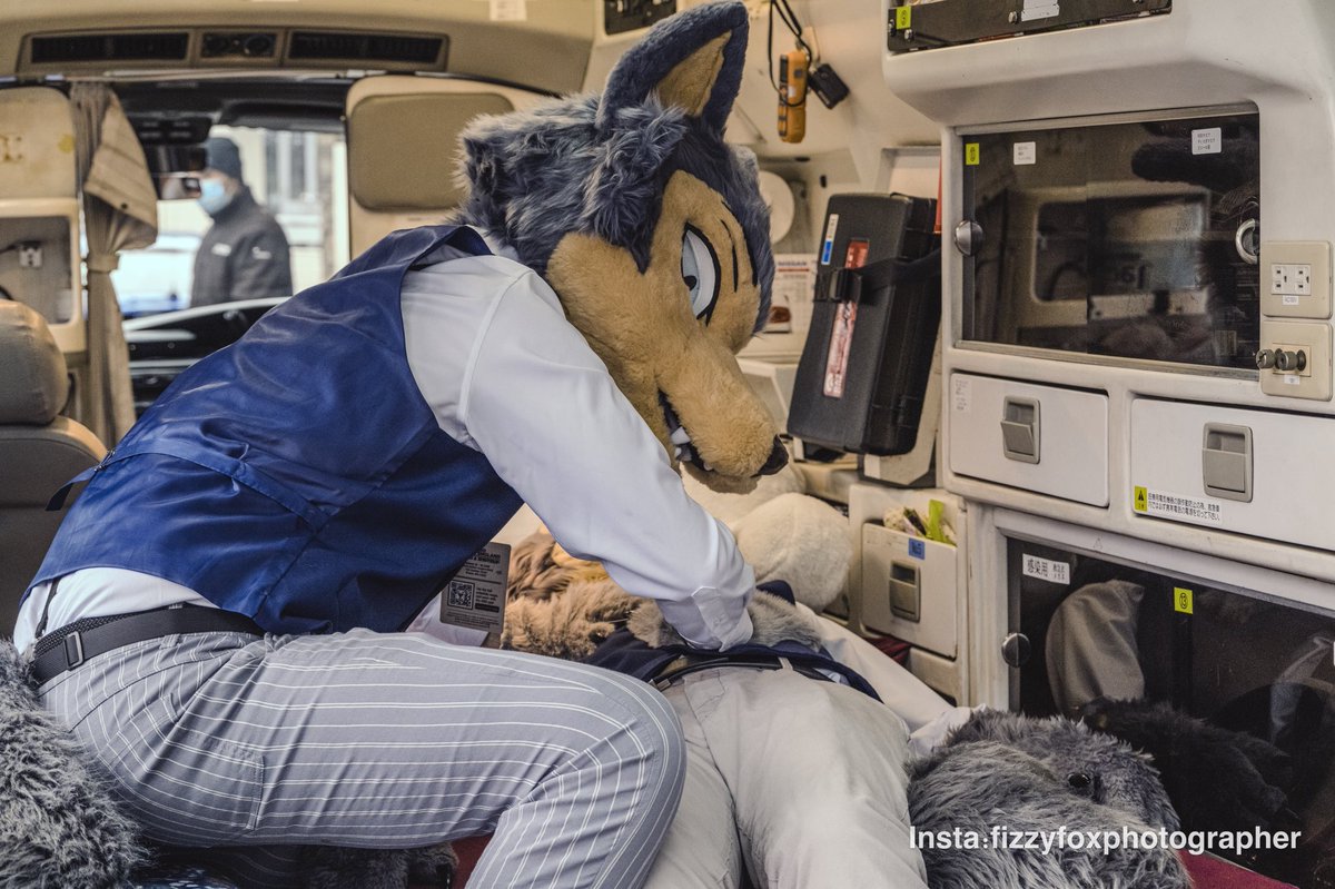 PhotographerFox's tweet photo. @Da_Goshi_ I did get you in the back of the ambulance! https://t.co/rVoI88atSC