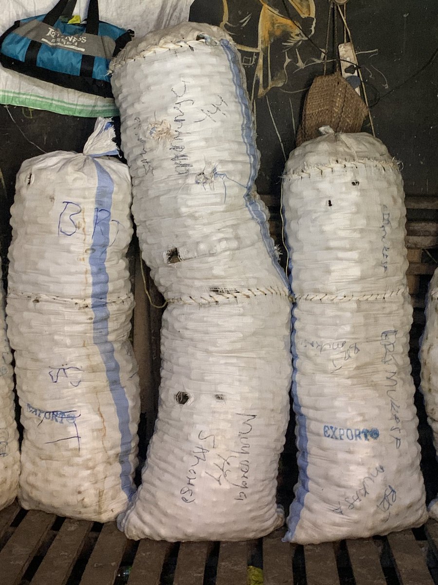 Good morning 🤍
We have the best juicy ripe passion fruits selling at 50 pieces for 10,000Ugx.

We are located at Kafumbe mukasa road, Owino.
Contact. 0787765485 watsap and calls.

For Both Retail and Whole sale.