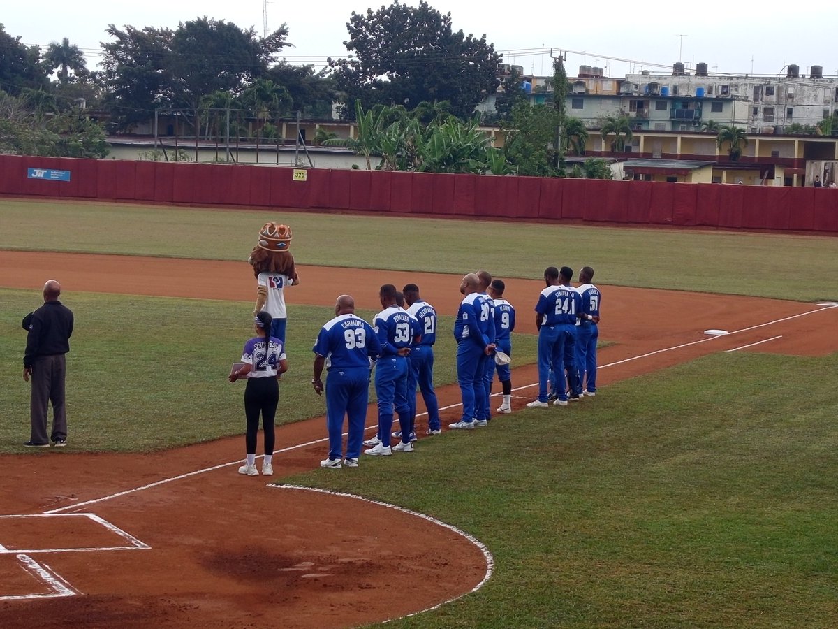 #Industriales inició con victoria los cuartos de final de la 64 Serie Nacional, al vencer a Mayabeque 4-2 en el estadio Nelson Fernández de San José. 
Los #Leones mostraron garra y no se dieron nunca por vencidos. 
Felicidades a Peñalver por su conexión que decidió el choque.