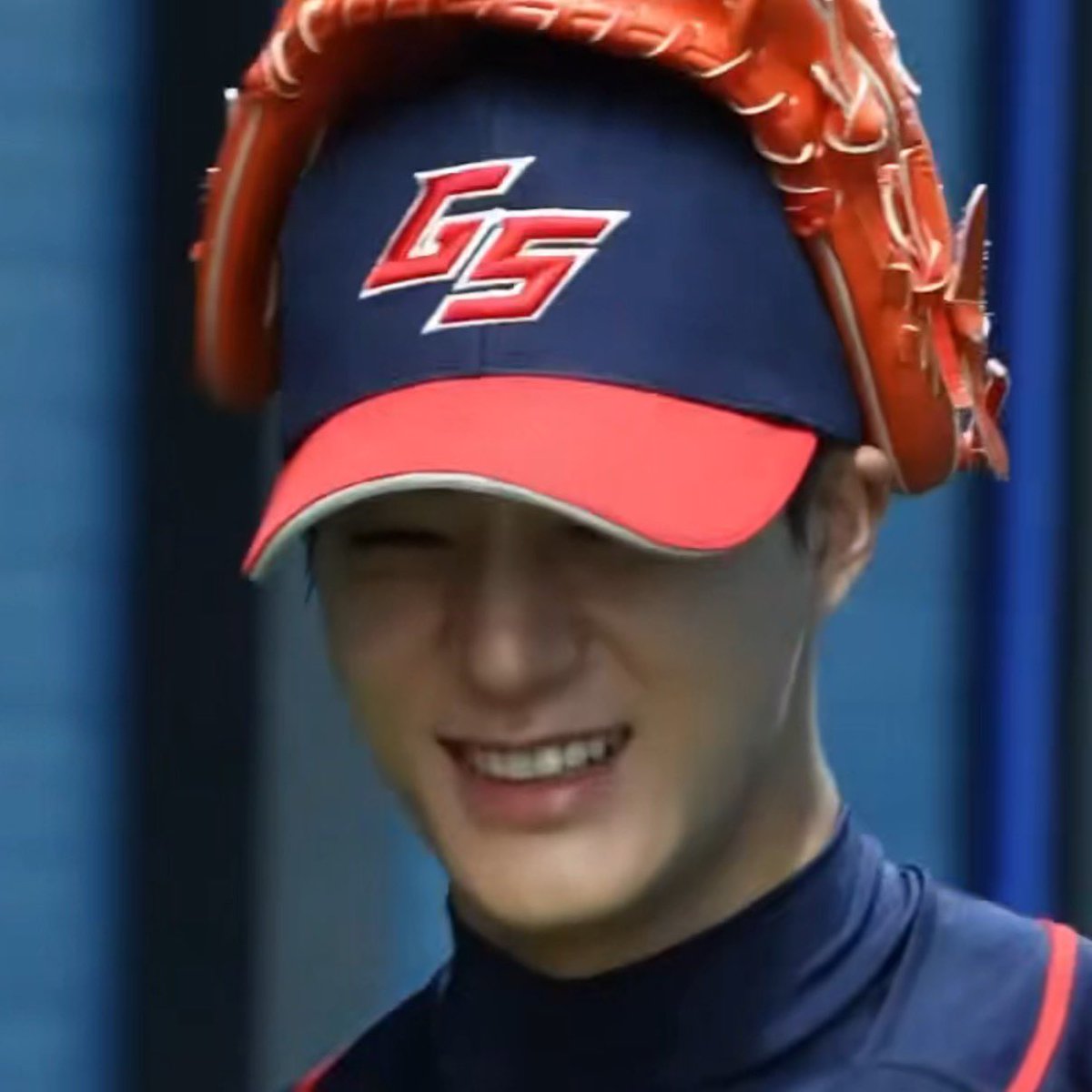 sweet2jj's tweet image. 바부 .. 엄청 신나서 햄부기 씬 웅 좋아 표정 나온거 ㅜㅜ