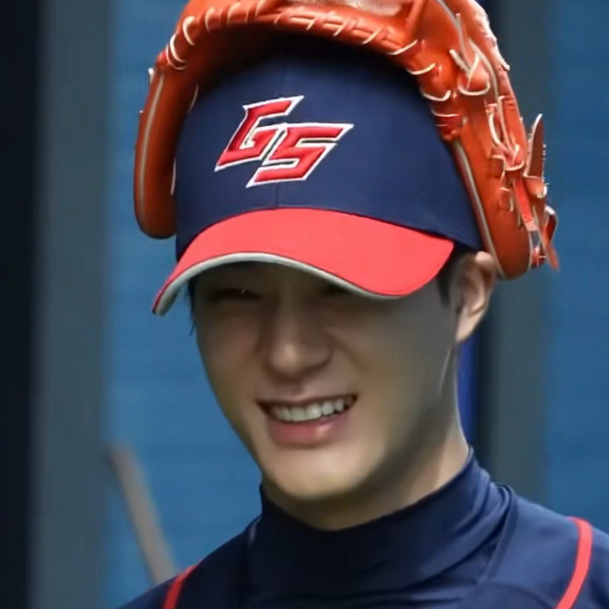 sweet2jj's tweet image. 바부 .. 엄청 신나서 햄부기 씬 웅 좋아 표정 나온거 ㅜㅜ